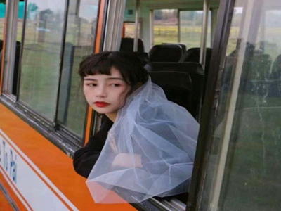 小南翻眼流口水眼流泪,狗狗小南走红网络，宠物眼部健康引关注-1